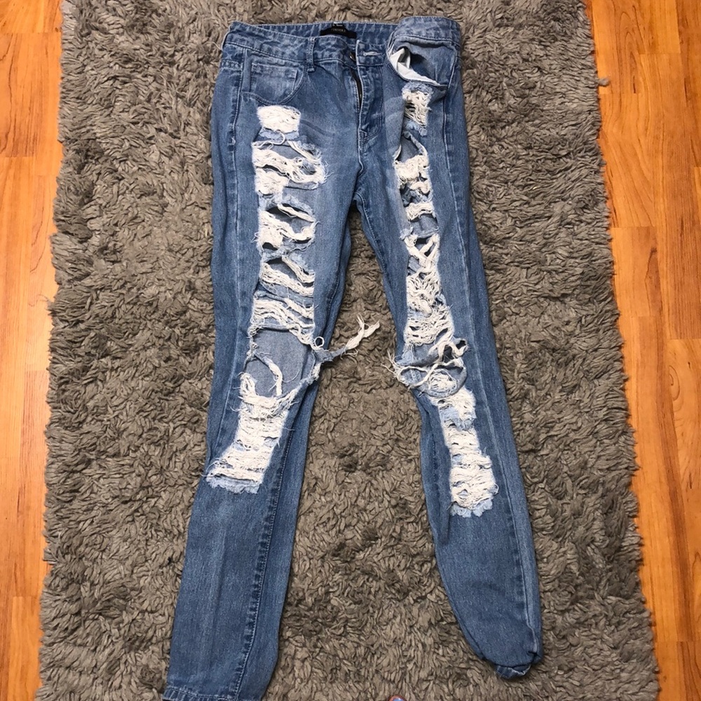 baggy low blue jeans.